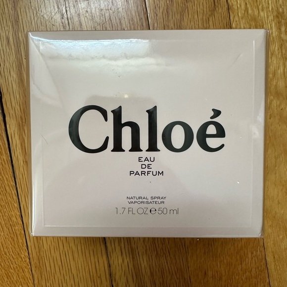 Chloe Eau de Parfum with Silver Cap and Cream Box - Picture 3 of 3
